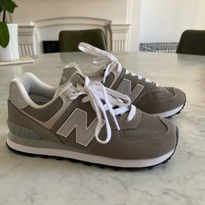New Balance 574 womens Size 7, never worn